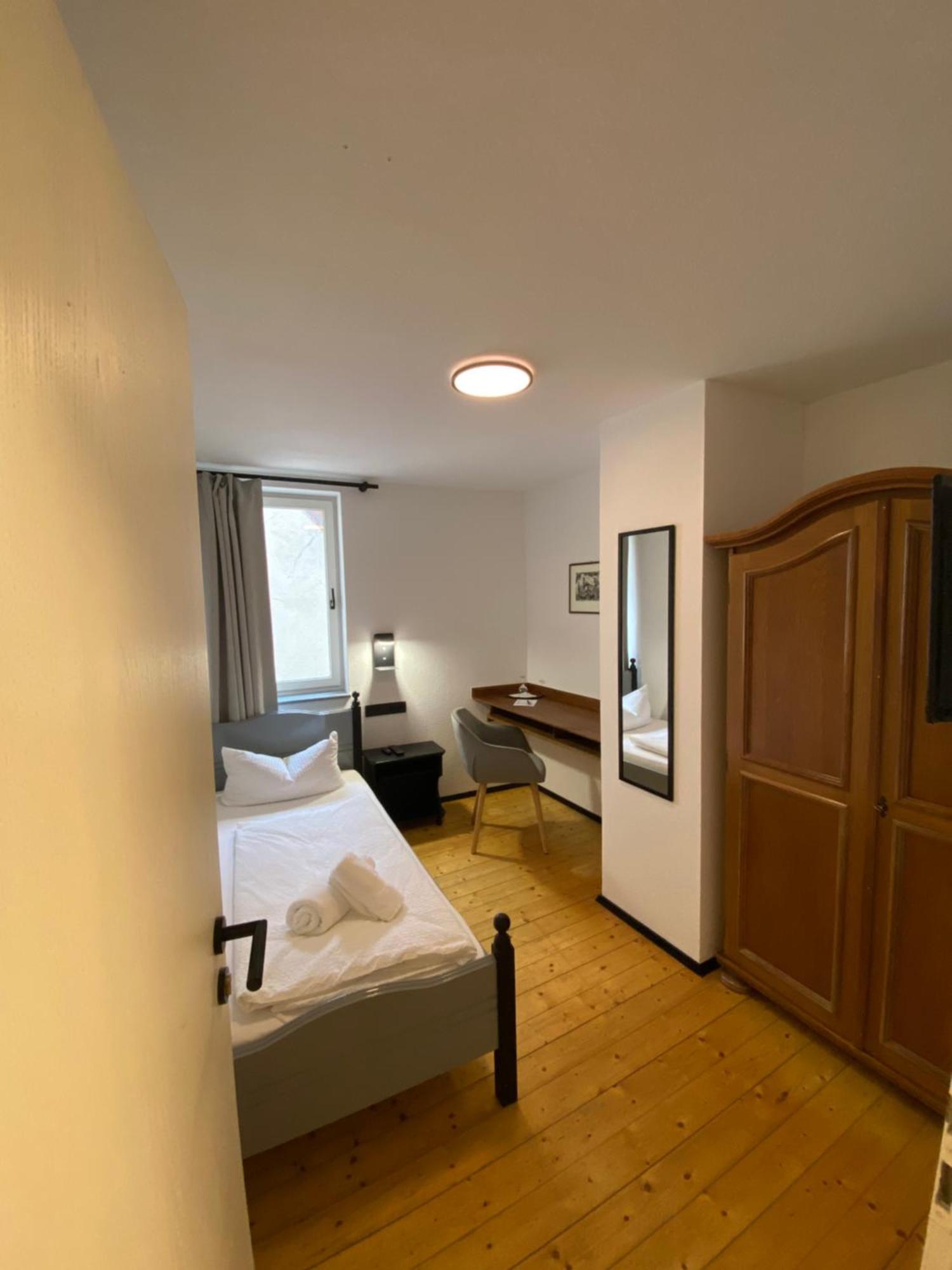 Gasthof Zum Goldenen Schiff - Lehm, Stil & Altstadtflair Марктбрайт Экстерьер фото