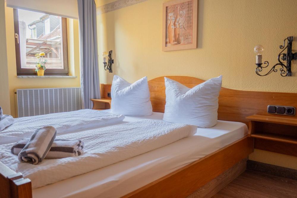 Gasthof Zum Goldenen Schiff - Lehm, Stil & Altstadtflair Марктбрайт Экстерьер фото