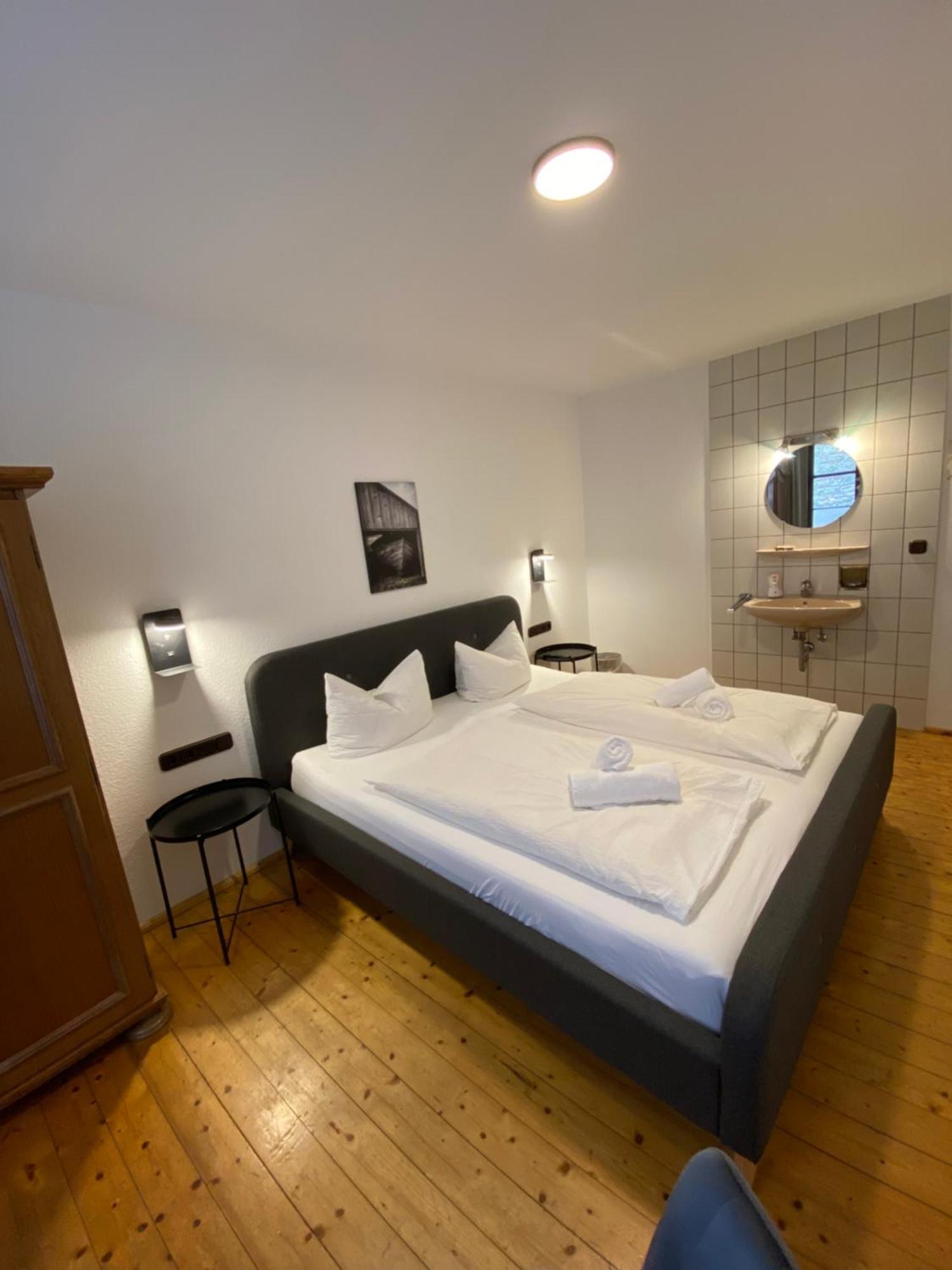 Gasthof Zum Goldenen Schiff - Lehm, Stil & Altstadtflair Марктбрайт Экстерьер фото